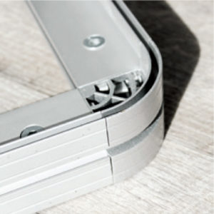 Cadre-autoportant-coin-arrondi-detail